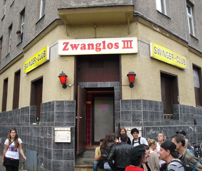 Datei:Swingerclub Zwanglos III-Mutter Erde fec.jpg