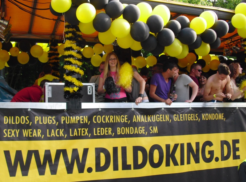 Datei:CSD 2010-dildoking-Mutter Erde fec.jpg