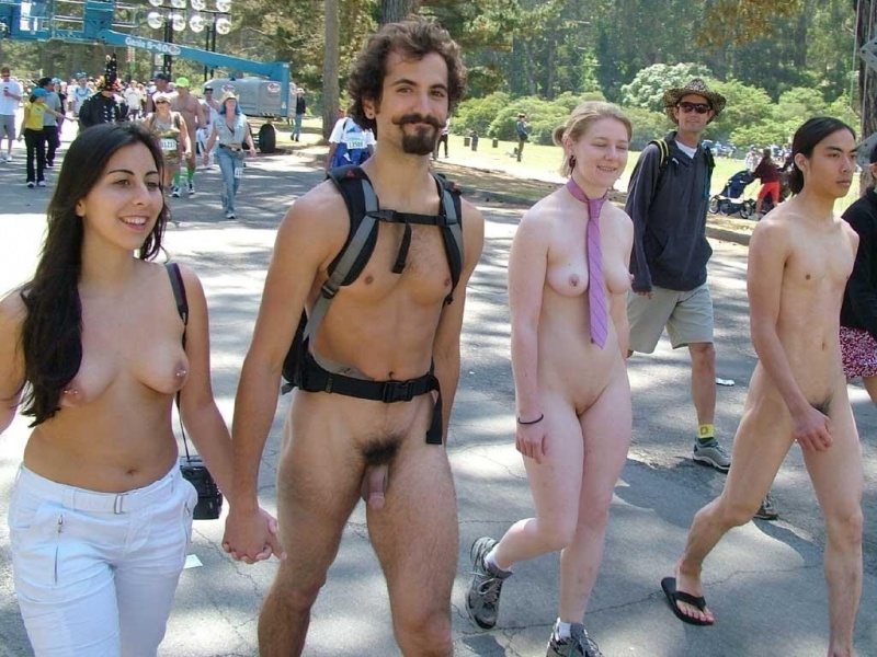 Datei:Nackt in San Francisco.jpg